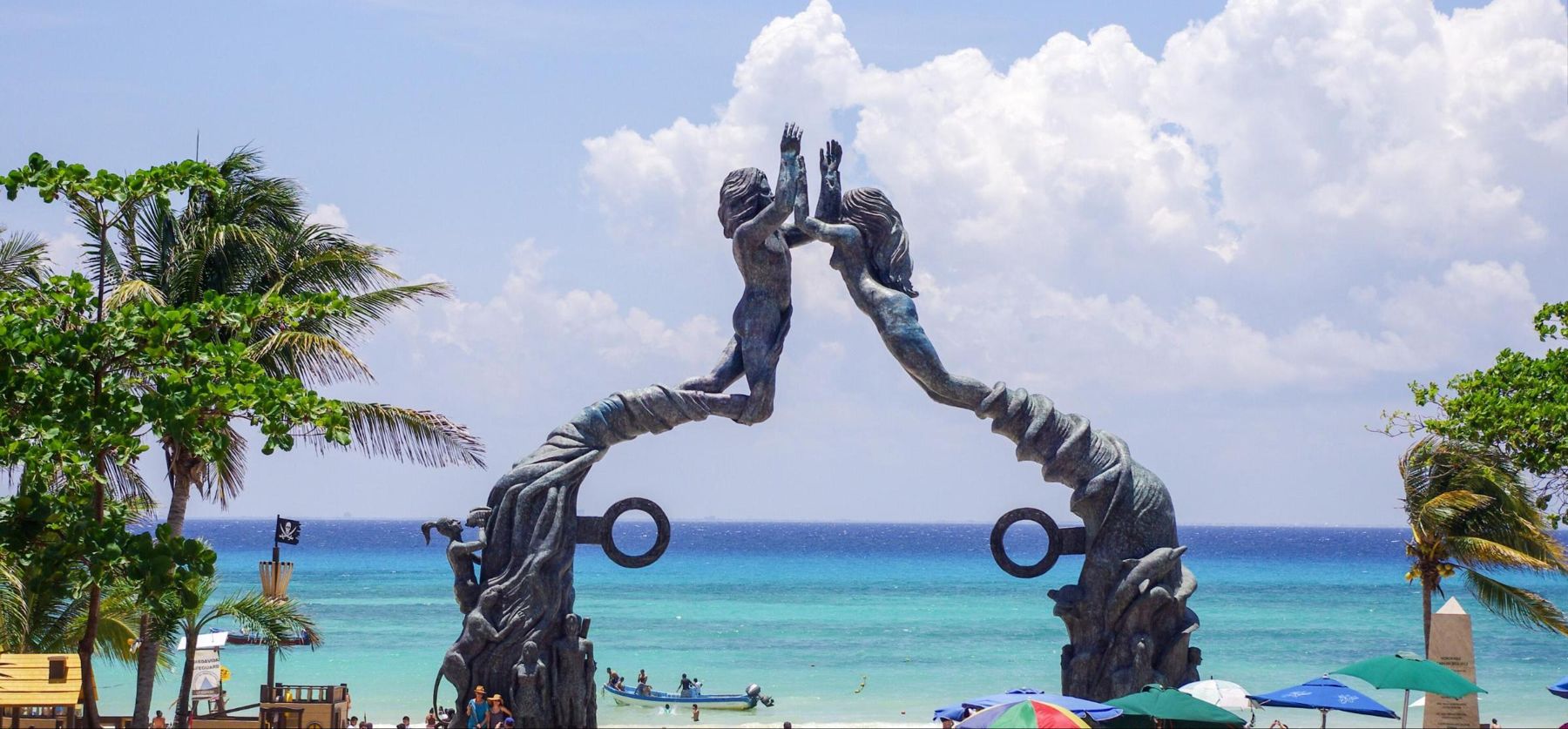Portal Maya en el Parque Fundadores, Playa del Carmen